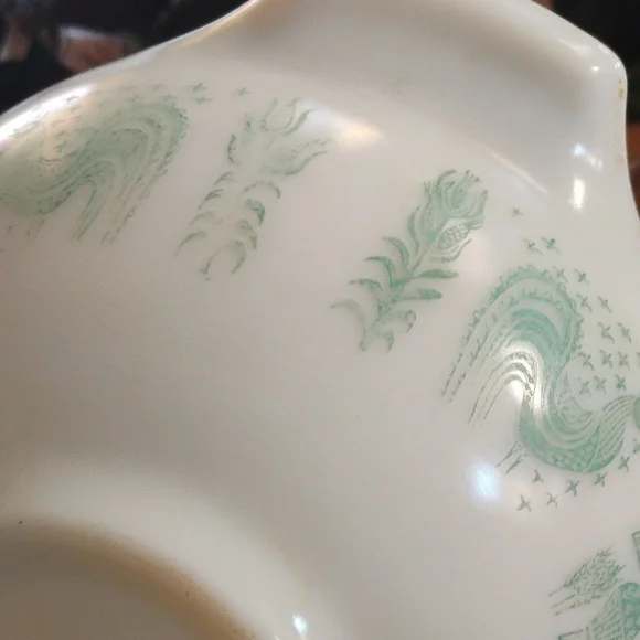 Vintage 1960s Pyrex White Milk Glass Mixing Bowl - Picture 5 of 5